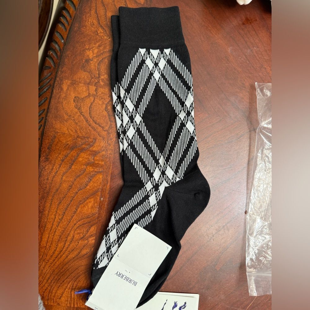 Brand new men’s. Burberry Black and White Patterned  Socks fits size 6-10